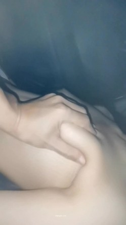 大神【网调加约炮】专业线上线下忽悠套路玩弄学生妹，高颜值美少女自慰车震，非常小母狗 截图3