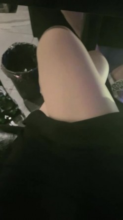 新来的骚货，拜金女，开着特斯拉去车震，【柔柔早点睡】，KTV塞跳蛋，车震，酒店开房一条龙 截图1