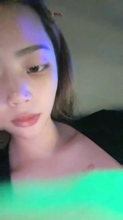 新来的骚货，拜金女，开着特斯拉去车震，【柔柔早点睡】，KTV塞跳蛋，车震，酒店开房一条龙 截图2