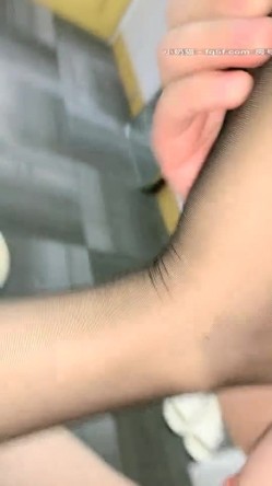 【Avove】系列合集，野战爱好者，带着炮友各地留精，最爱无毛肥逼包臀裙肉丝 截图13