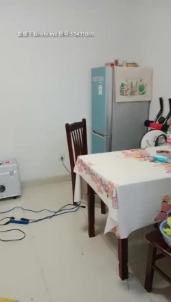 性感大屁股黑衣少妇被炮友退下内裤沙发舔逼，穿着高跟鞋后入猛操上位骑乘再换连体黑丝 截图6