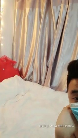 性感大屁股黑衣少妇被炮友退下内裤沙发舔逼，穿着高跟鞋后入猛操上位骑乘再换连体黑丝 截图16