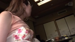 DANDY-775 父親がいない間に何度もセックスしたがる性欲が強すぎる義母は絶倫息子の生挿入も拒まない VOL.3 截图6