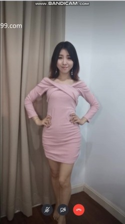 堪比果条 ️骗子网络招聘模特视频面试被泄露明星颜值美女【X迪】360度裸露特写，附生活照 截图2