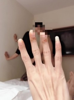 哎哟妈呀，性感蕾丝， 趴在墙上直接就干起来！干完一个一会再叫一个继续干！没尝过的女人都想尝尝！ 截图16