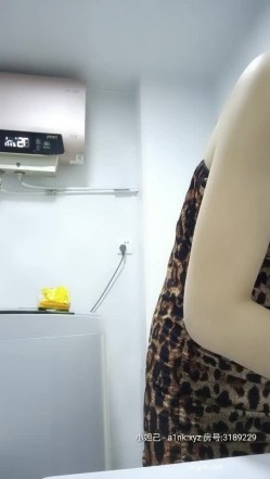 草莓洛儿 ️：身高1.62，那时候在浙江，有一个小哥哥，叫我妈，我要爆他菊花，他就说妈我错了，你能不能不爆我菊花。好精彩的聊天，自慰诱惑！ 截图15