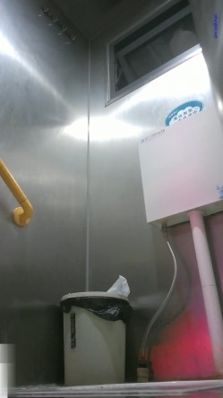 师范学院附近女厕偷拍 学妹尿尿戴帽德斯文眼镜美女 截图9