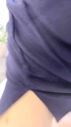 【Avove】，野战爱好者，带着炮友各地留精，最爱无毛肥逼包臀裙肉丝 截图12