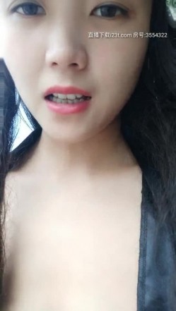 风骚小女子跟好大哥玩的刺激的，全程露脸户外漏出车震啪啪，跳弹自慰马上上激情啪啪，路上行人不止口爆吞精 截图4