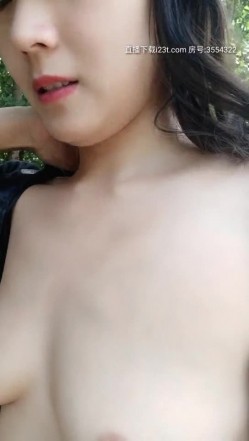 风骚小女子跟好大哥玩的刺激的，全程露脸户外漏出车震啪啪，跳弹自慰马上上激情啪啪，路上行人不止口爆吞精 截图5