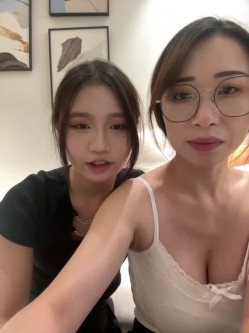 ️清纯主播【202509yoyo】表姐带着表妹下海直播、在线教口活、练习做爱姿势 截图4