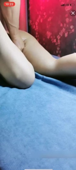 男技师偷拍【女性私处保健】露脸饥渴少妇扣几下淫水就泛滥迫不及待要鸡巴干男技师湿了一手 截图6
