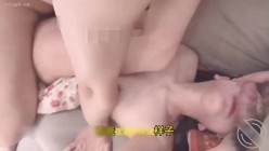 顶级NTR反差婊【淫妻兔兔】付费作品，和单男3P内射、调教吞精喝尿，对话淫荡 截图15