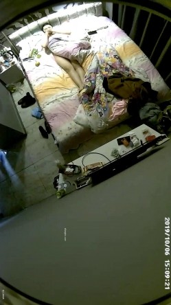 【酒店摄像头】俯视花床，和老婆与小三的完美性爱 截图6