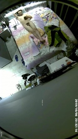 【酒店摄像头】俯视花床，和老婆与小三的完美性爱 截图13