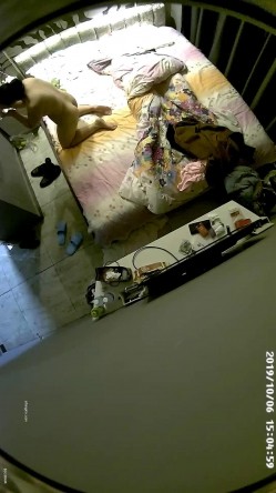【酒店摄像头】俯视花床，和老婆与小三的完美性爱 截图16