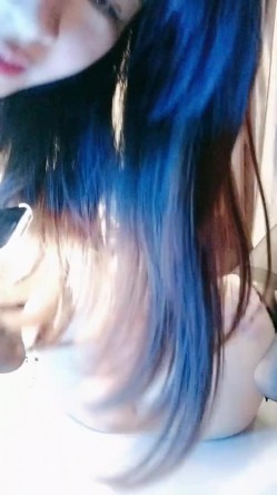绝对精彩！一线天馒头穴美女！带女神闺蜜下海，高颜值顶级美腿，双女互插穴，红色吊带丝袜太过诱人 截图3