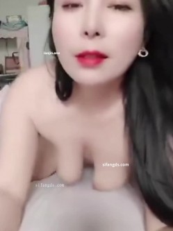 【抖音福利】风骚白皙大奶熟女，【小屁孩】，极品老A8，风情万种，颜值高有韵味，脸穴同框自X特写 截图2