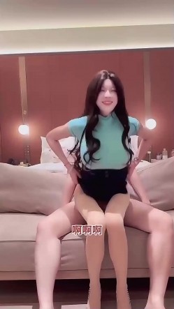 奶子比我头都大的 极品巨乳肥臀细腰人妻按照绿帽老公要求独自约操单男拍视频给他看 截图3