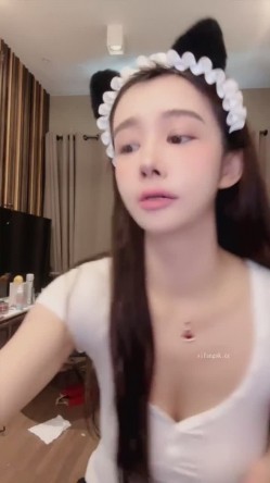 尤物推荐【美人儿】逆天女神 颜值身材吊打网红明星 美到窒息 绿播下海 全裸下厨 跳蛋自慰爽 截图2