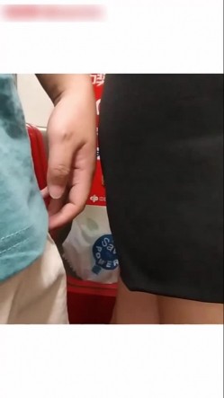 最新顶级重磅稀缺顶臀系列三人围猎把女神顶哭，28部高颜美女 截图5