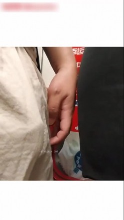 最新顶级重磅稀缺顶臀系列三人围猎把女神顶哭，28部高颜美女 截图7