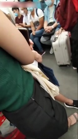 最新顶级重磅稀缺顶臀系列三人围猎把女神顶哭，28部高颜美女 截图10