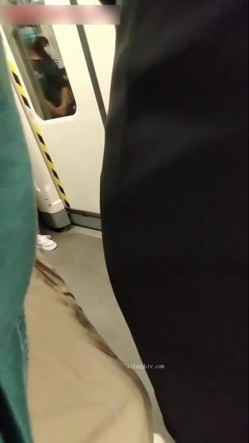 最新顶级重磅稀缺顶臀系列三人围猎把女神顶哭，28部高颜美女 截图16