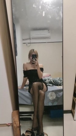 新人19岁学生妹，【婉婉想要】，淫荡的小母狗~无套啪啪~后入拽着头发操，在镜子前看尤物高潮嚎叫 截图5