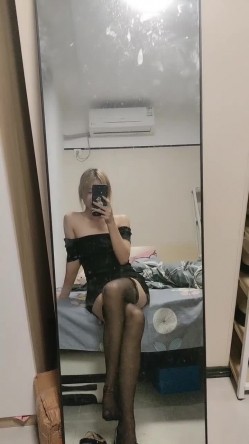 新人19岁学生妹，【婉婉想要】，淫荡的小母狗~无套啪啪~后入拽着头发操，在镜子前看尤物高潮嚎叫 截图7