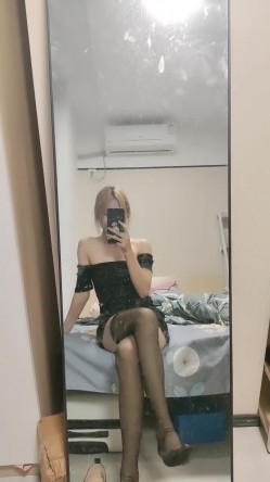 新人19岁学生妹，【婉婉想要】，淫荡的小母狗~无套啪啪~后入拽着头发操，在镜子前看尤物高潮嚎叫 截图9