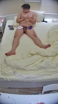 民宿酒店 小姐姐身材微胖好极品 女上时后背和屁股太漂亮了 被男人把嘴当逼插 还站起来后入 截图6