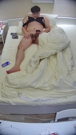 民宿酒店 小姐姐身材微胖好极品 女上时后背和屁股太漂亮了 被男人把嘴当逼插 还站起来后入 截图7