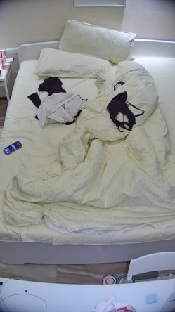民宿酒店 小姐姐身材微胖好极品 女上时后背和屁股太漂亮了 被男人把嘴当逼插 还站起来后入 截图9