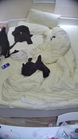 民宿酒店 小姐姐身材微胖好极品 女上时后背和屁股太漂亮了 被男人把嘴当逼插 还站起来后入 截图11