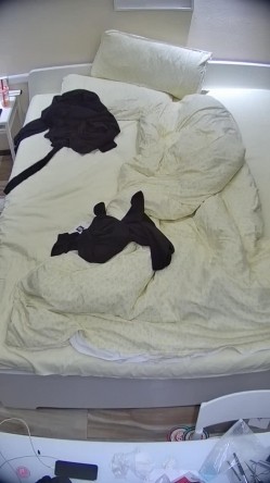 民宿酒店 小姐姐身材微胖好极品 女上时后背和屁股太漂亮了 被男人把嘴当逼插 还站起来后入 截图14