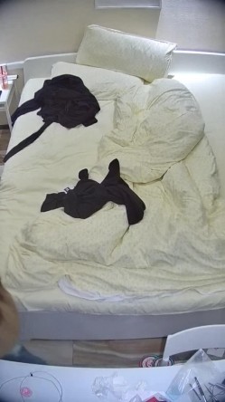 民宿酒店 小姐姐身材微胖好极品 女上时后背和屁股太漂亮了 被男人把嘴当逼插 还站起来后入 截图16