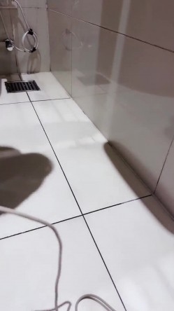 咖啡馆里的女神，【小小晴】大厅露屄，后面人来人往都没有发现，到厕所脱光自慰，紧张刺激胆子是真的大！ 截图16