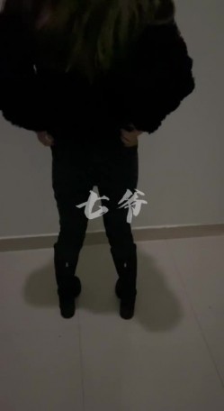【七爷】，重金包了一个江苏模特艺术生，商场露出爆操 截图16