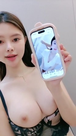 传说中的魔鬼身材！【绝色佳人】太美了啊，绝美一线天，脸逼同框，撸点十足 截图6