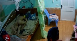 居家摄像头破解 年轻小伙和丰满的老婆午休时间来一炮吃鲍鱼啪啪 截图1