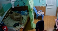 居家摄像头破解 年轻小伙和丰满的老婆午休时间来一炮吃鲍鱼啪啪 截图3