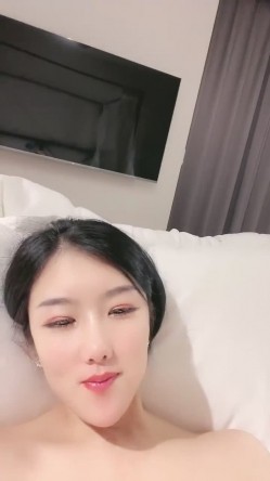【极品推荐 ️一饱眼福】人气高颜女神『奶球』携保时捷车模闺蜜下海捞金②两姐妹天天轮番被干 无套内射 全裸出镜 截图10