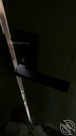 【意淫自己妹妹】喝点酒回来上头了对着我妹洗澡变态的撸了一发真他妈刺激 截图2