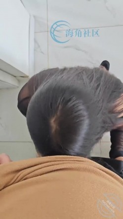 骗嫂子说表姐睡觉了，故意使劲操让嫂子叫床给表姐听 截图2