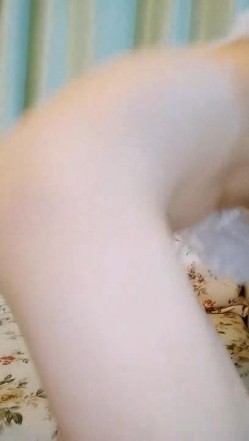 网红豆芽姐福利视频演绎一边打电话一边沙发上道具自慰对白清晰很是诱惑 截图11