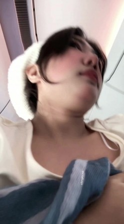 微胖广州X女神-pickkku-超大胆露出尝试,飞机上、艺术馆路人边上露奶 截图7