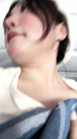 微胖广州X女神-pickkku-超大胆露出尝试,飞机上、艺术馆路人边上露奶 截图8