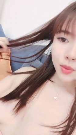 两个颜值女神全裸自慰，大玉米道具插穴，高挑模特身材，相互沙发舔逼 截图16