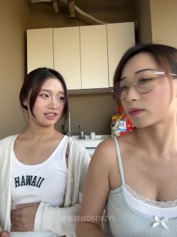️清纯主播【202509yoyo】表姐带着表妹下海直播、在线教口活、练习做爱姿势 截图2